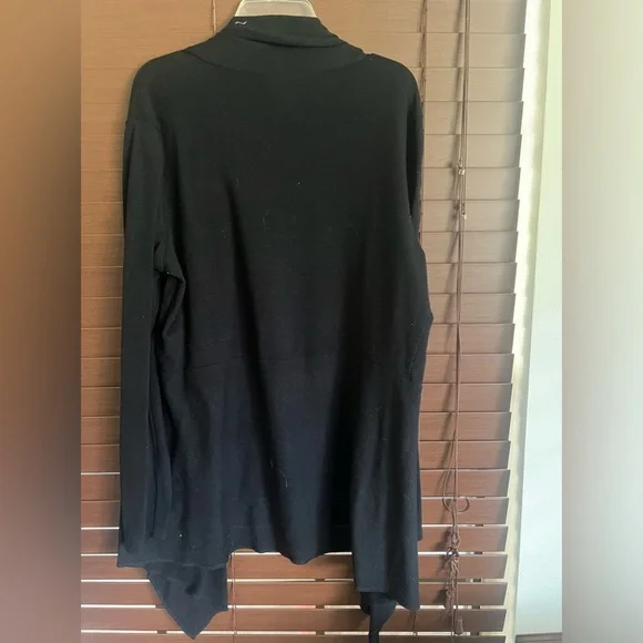 St. john’s Bay cardigan - Picture 2 of 2